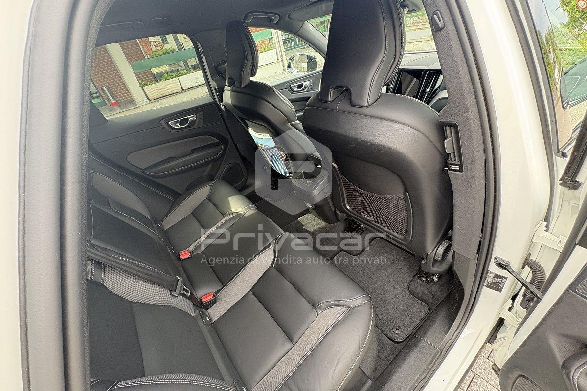 VOLVO XC60 B4 (d) Geartronic R-design
