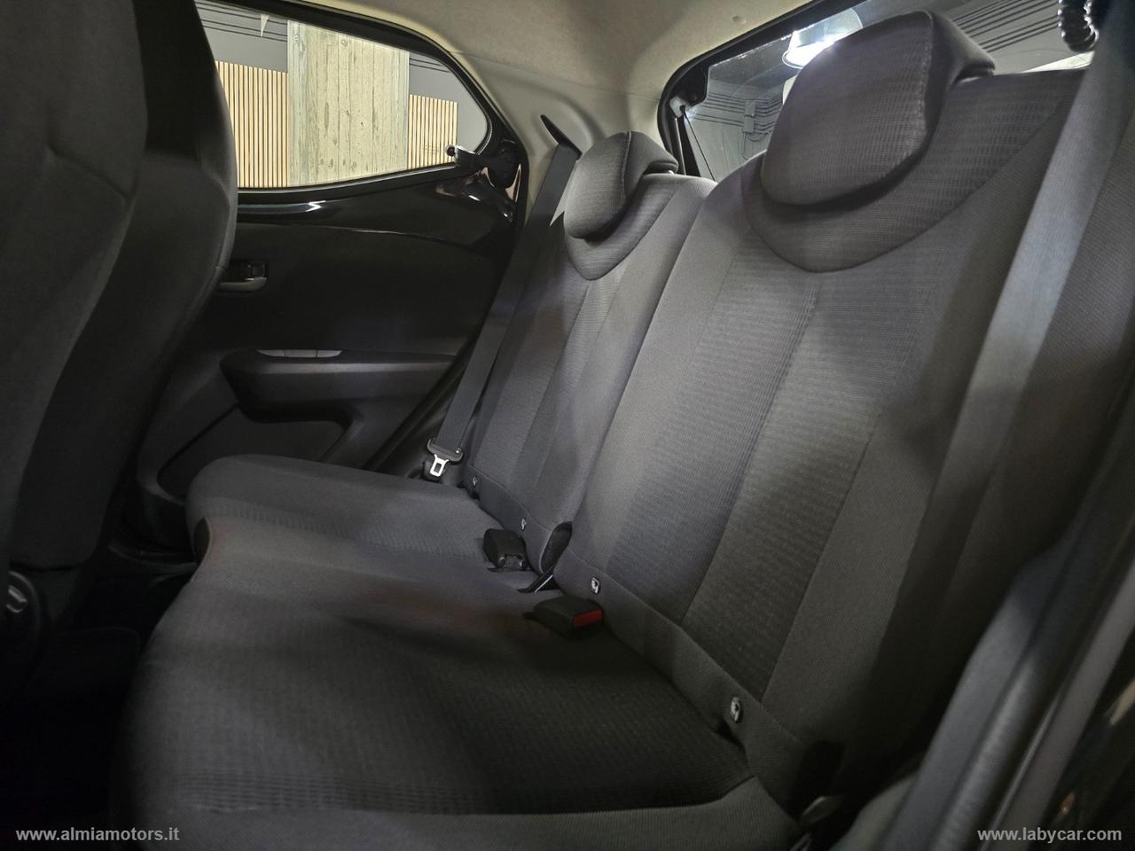 TOYOTA Aygo Connect 1.0 VVT-i 72 CV 5p. x-play