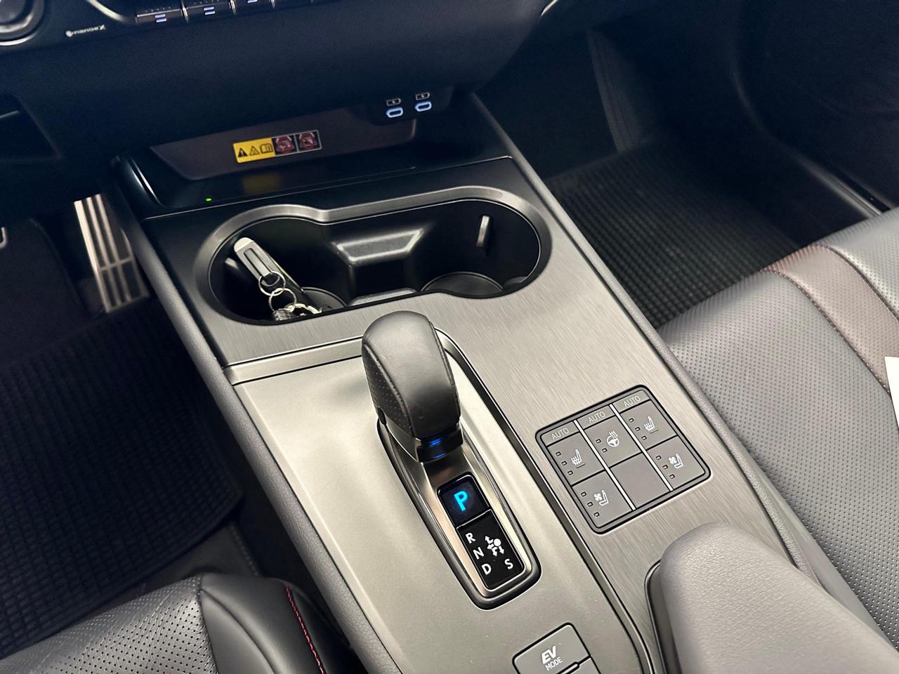 Lexus UX 300h 2.0 F-Sport 4wd cvt