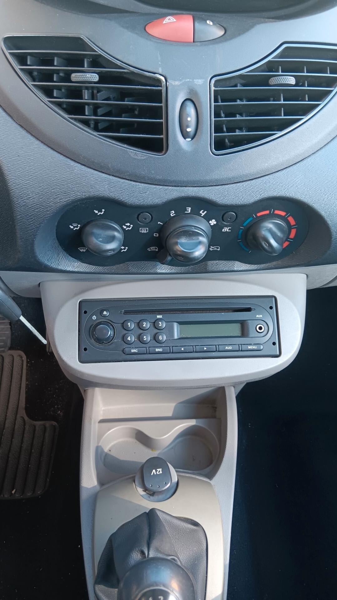 Renault Clio 1.2 16V 3 porte Dynamique