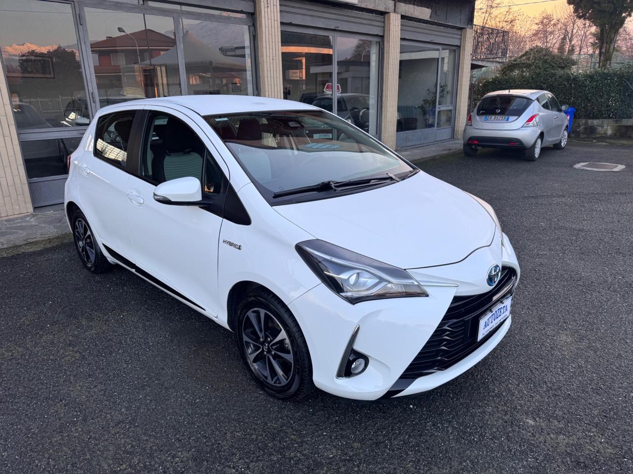 Toyota Yaris 1.5 Hybrid 5 porte Business