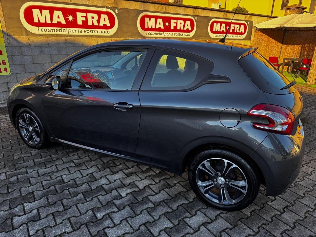 Peugeot 208 1.4 HDi 68 CV 3 porte neopatentati