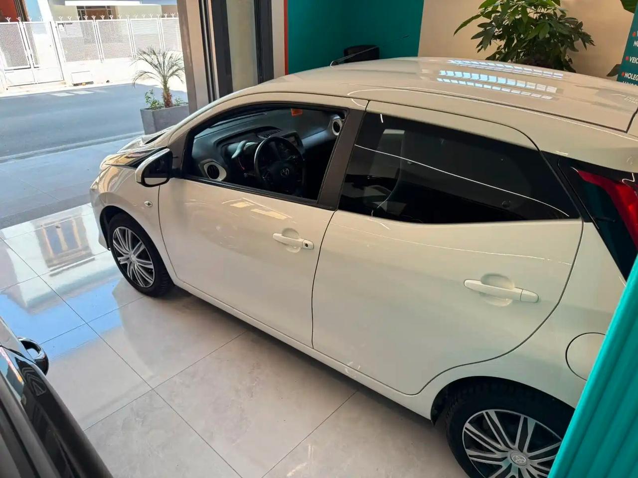 Toyota Aygo Connect 1.0 VVT-i 72 CV 5 porte x-clusiv MMT
