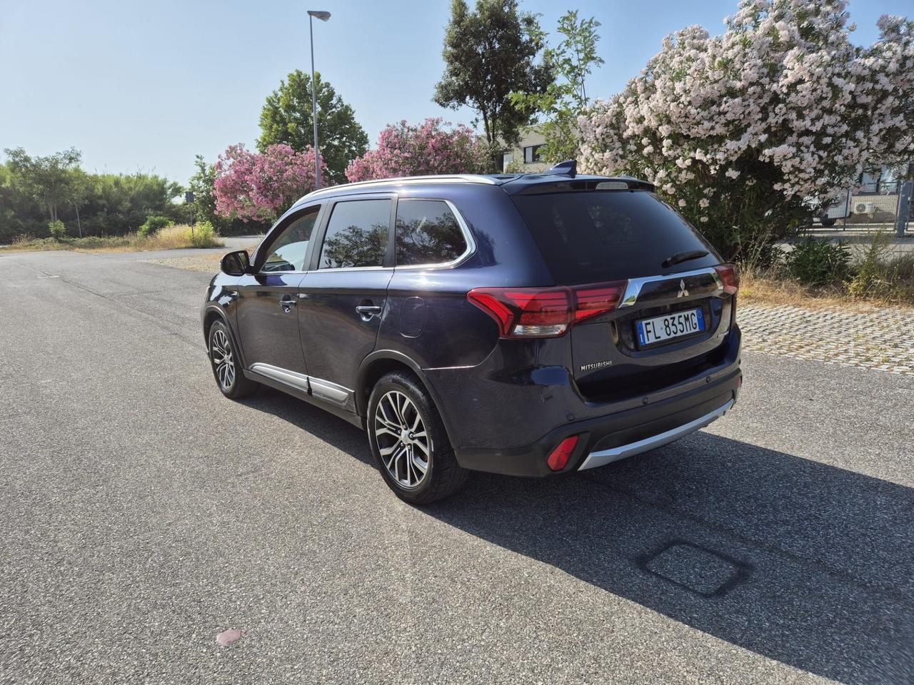Mitsubishi Outlander 2.2 DI-D 4WD Instyle Plus SDA 7 posti