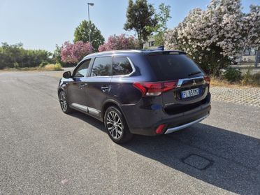 Mitsubishi Outlander 2.2 DI-D 4WD Instyle Plus SDA 7 posti