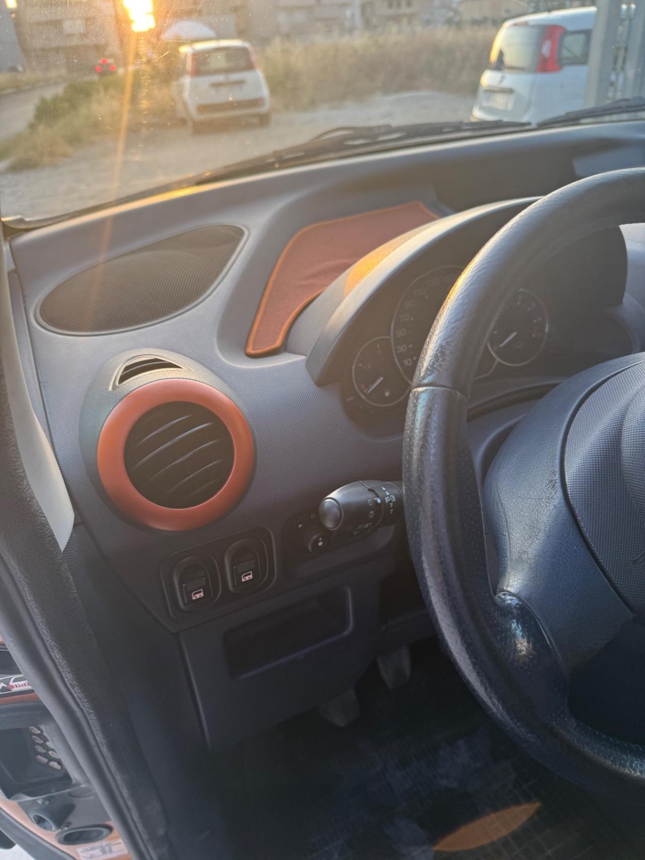 Peugeot 1007 BENZINA PER NEO PATENTATI