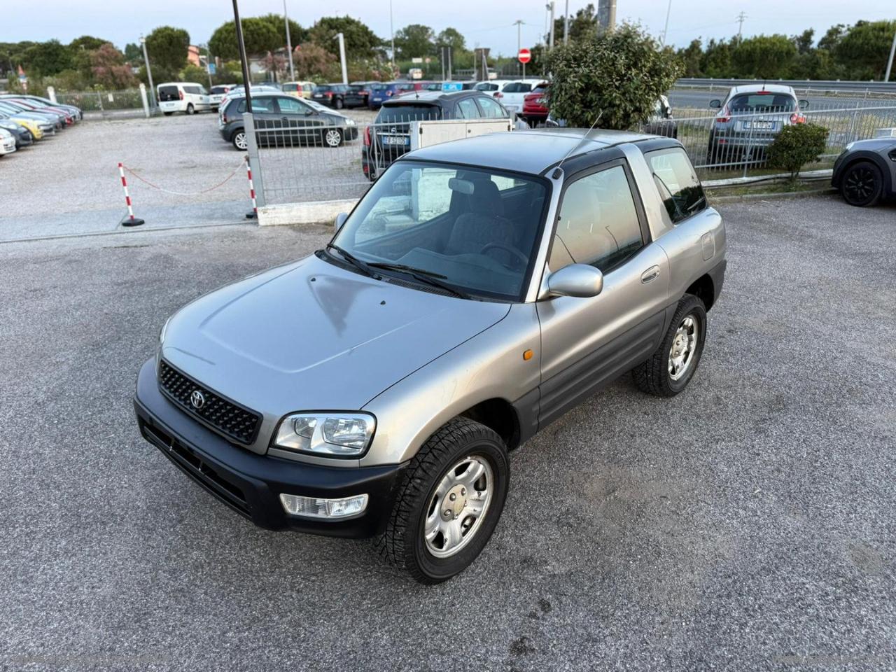 TOYOTA RAV4 2.0 3p. Fun