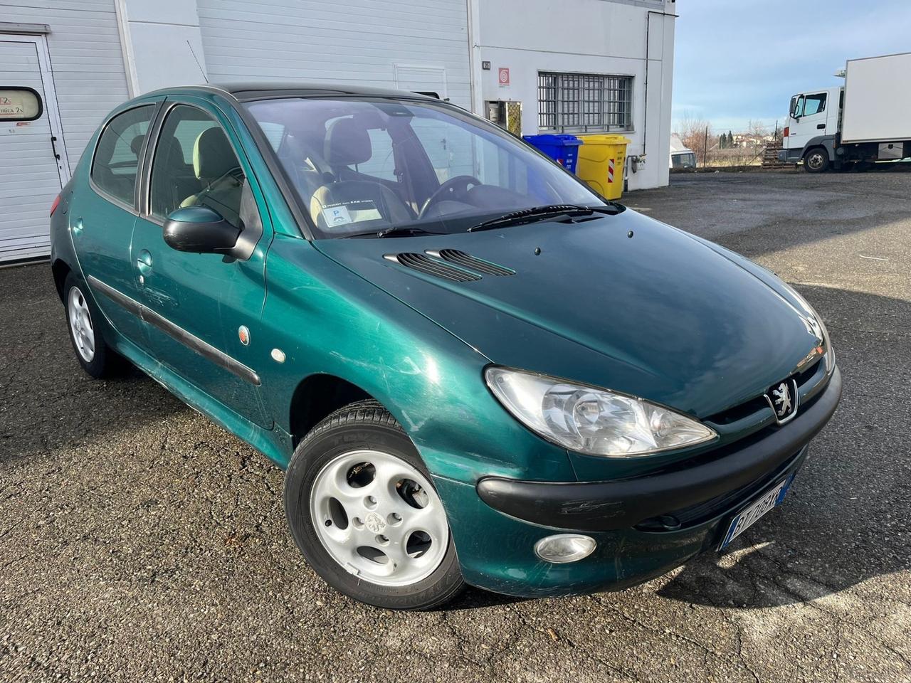 Peugeot 206 1.4benz 2001 109.000km per neopatentati