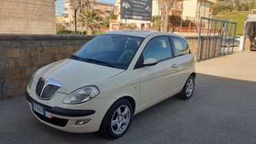 Lancia Ypsilon 1.2 16V Platino