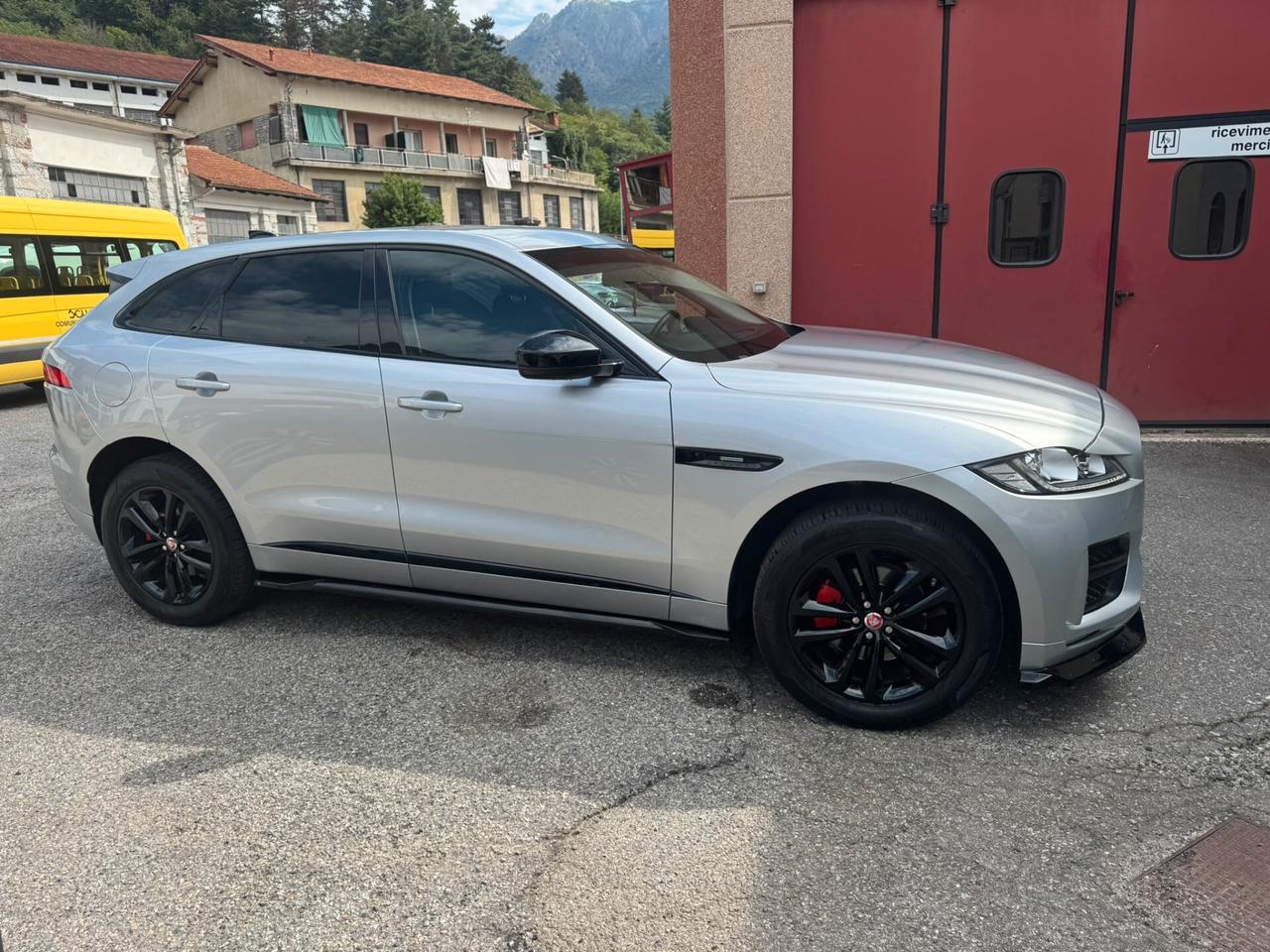 Jaguar F-Pace 2.0 D 180 CV AWD Portfolio