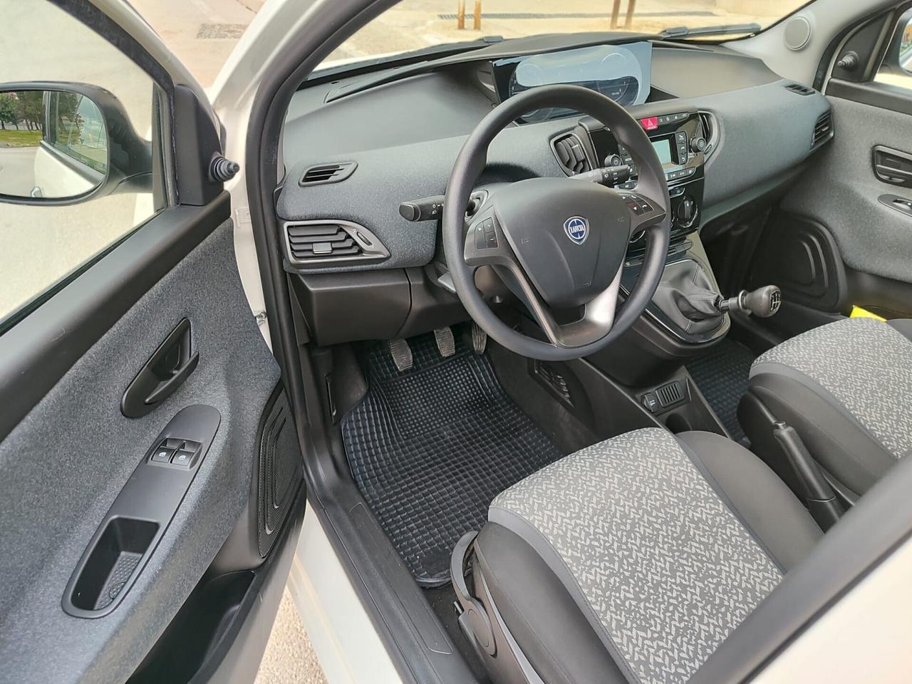 Lancia Ypsilon 1.0 FireFly SILVER 70CV