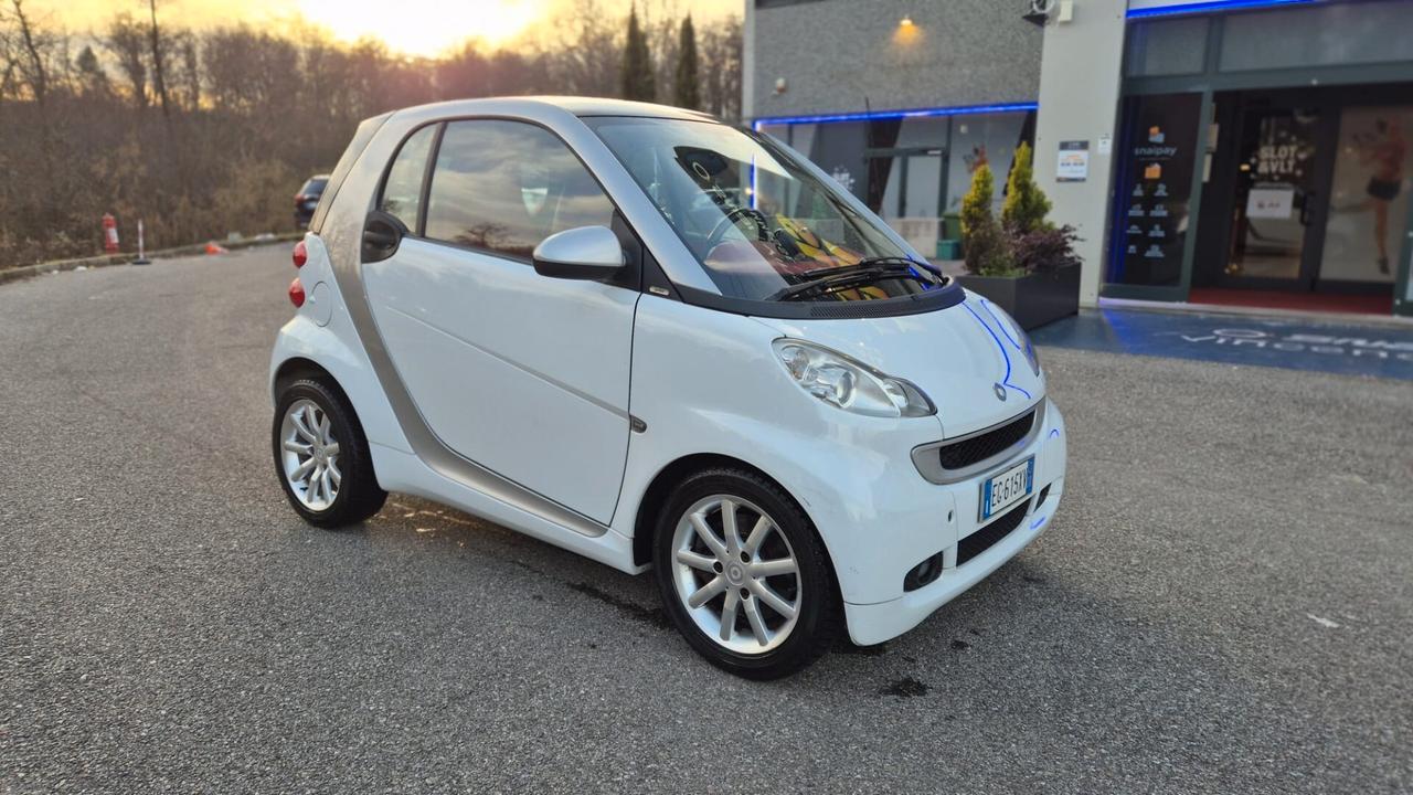 Smart ForTwo 52 kW MHD coupé White Tailor Made
