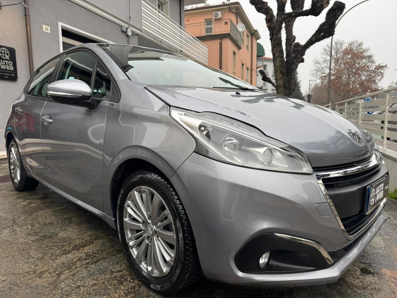 PEUGEOT 208 PureTech 82 5p ALLURE NEOPAT