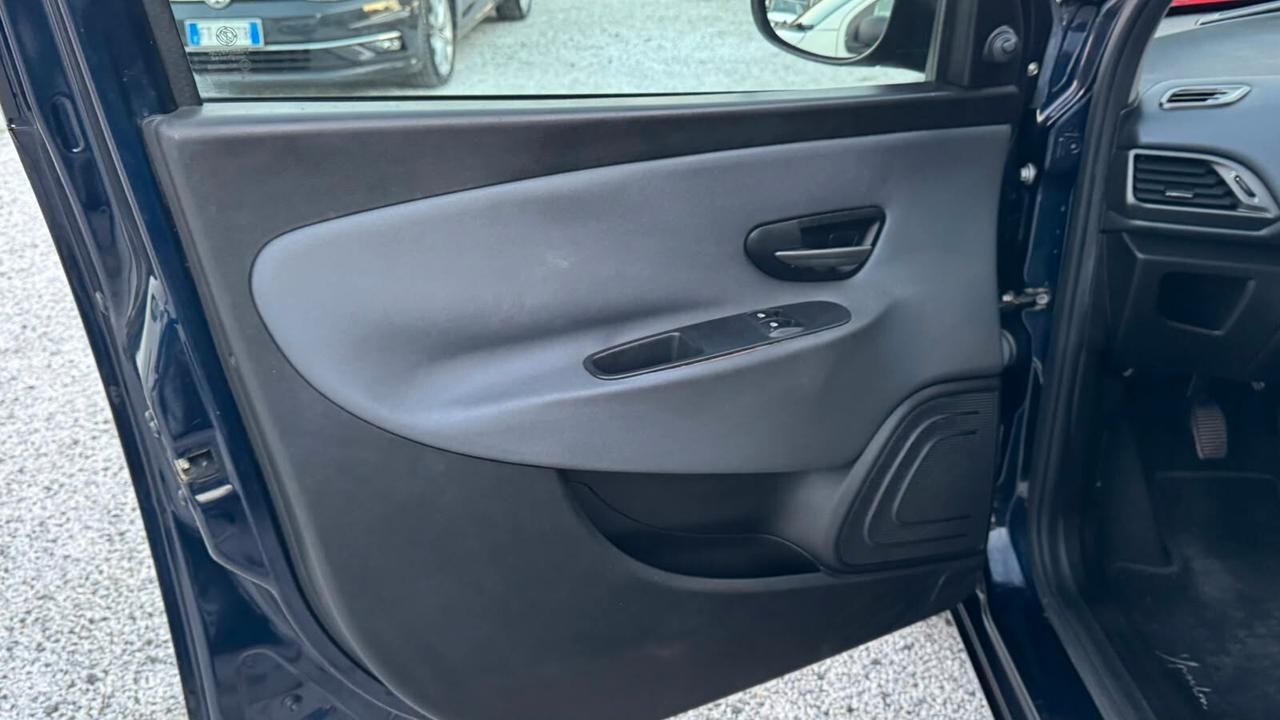 Lancia Ypsilon 1.2 69 CV 5 porte Elefantino
