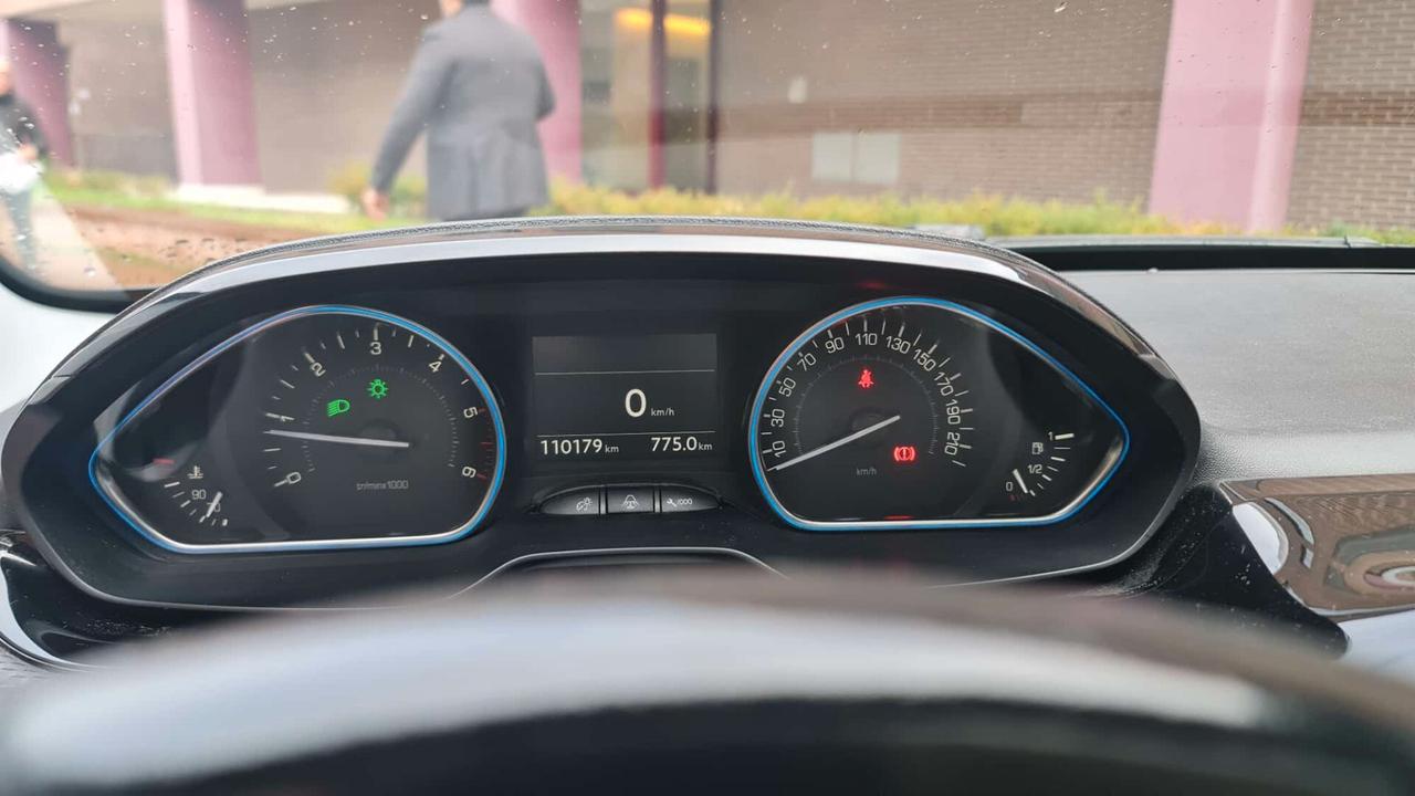 Peugeot 2008 Peugeot 2008 2008 1.6 bluehdi Allure 100cv TETTO CIEL PANORAMICO