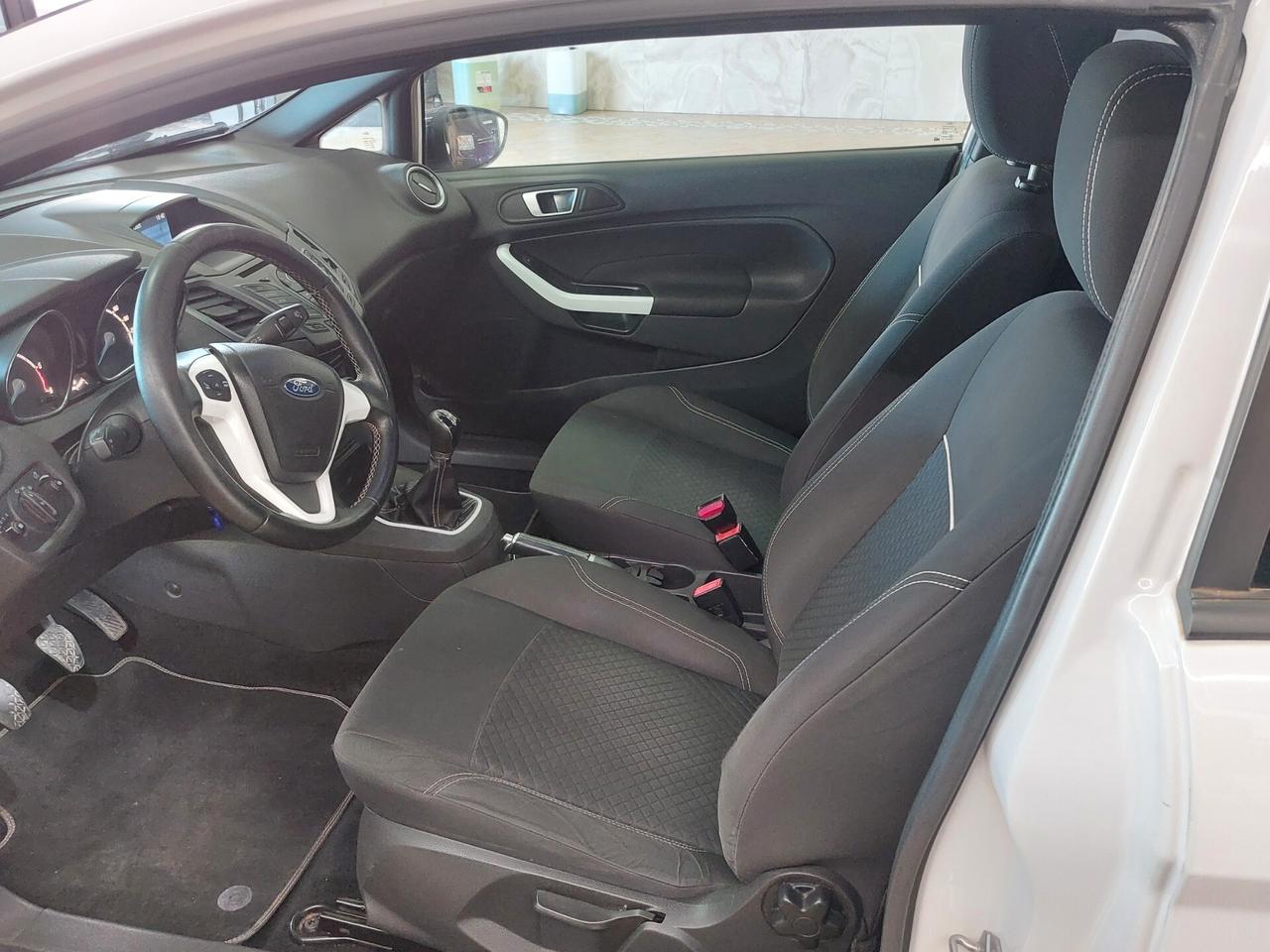 Ford Fiesta 1.5 TDCi 75CV 3 porte Black & White Edition