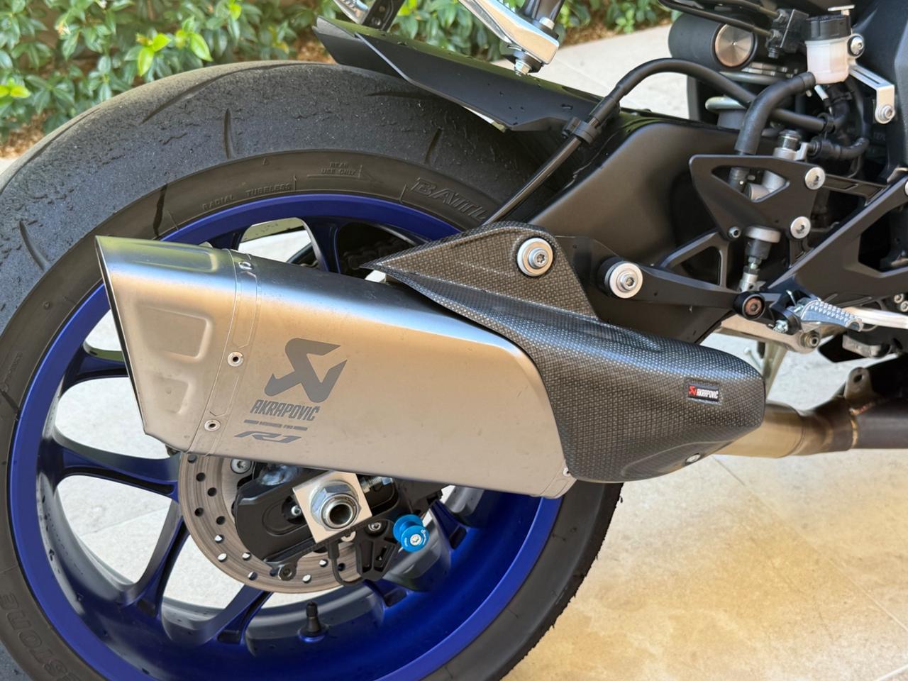 Yamaha YZF R1 Full