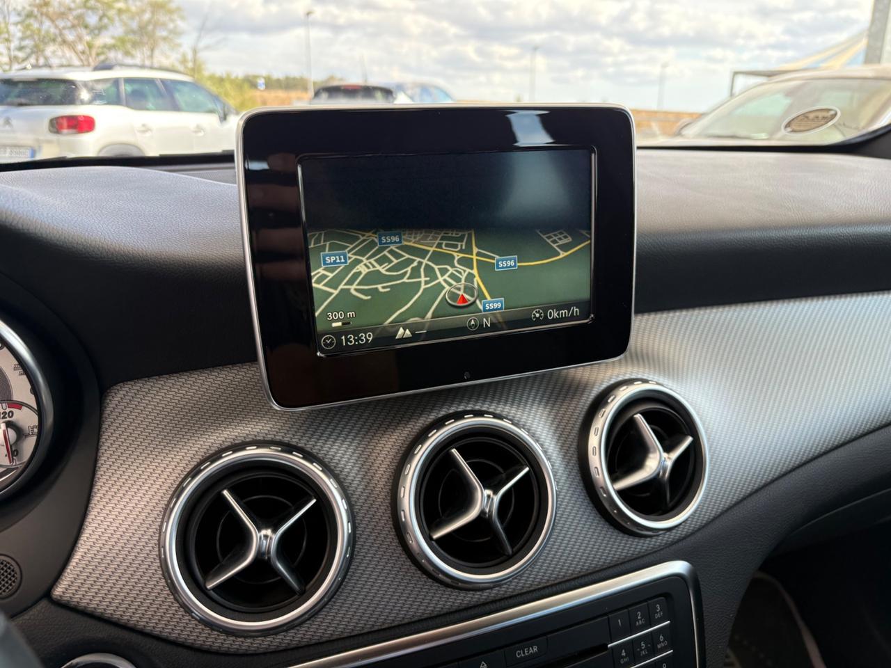 Mercedes-benz GLA 180 d Premium PARI AL NUOVO!