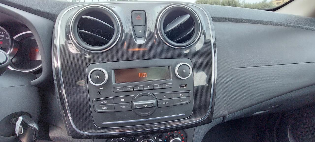 DACIA SANDERO 1,0 GPL DI SERIE CASA MADRE 100 CV TELEFONO X NEOPATENTATI IMPECCABILE