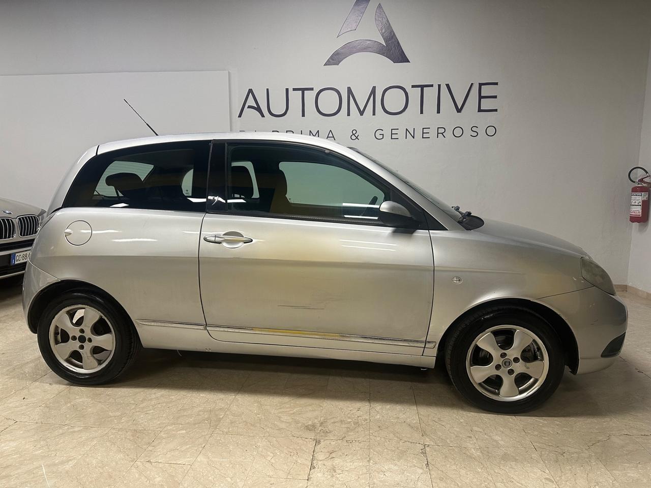 Lancia Ypsilon 1.3 MJT 90 CV Oro Bianco