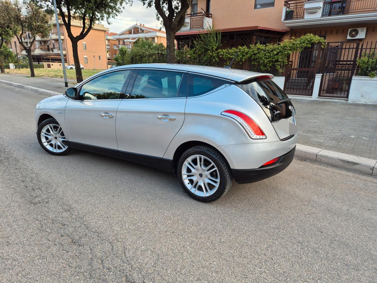 Lancia delta 1.6 multijet 120cv cambio automatico 2014