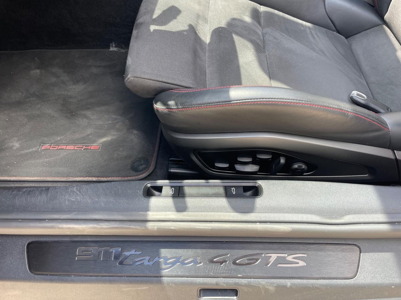 Porsche 911 Carrera 4 GTS Cabriolet