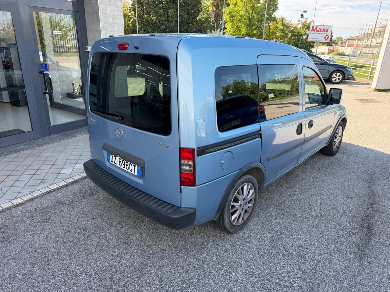 Opel Combo 1.6 benzina , metano