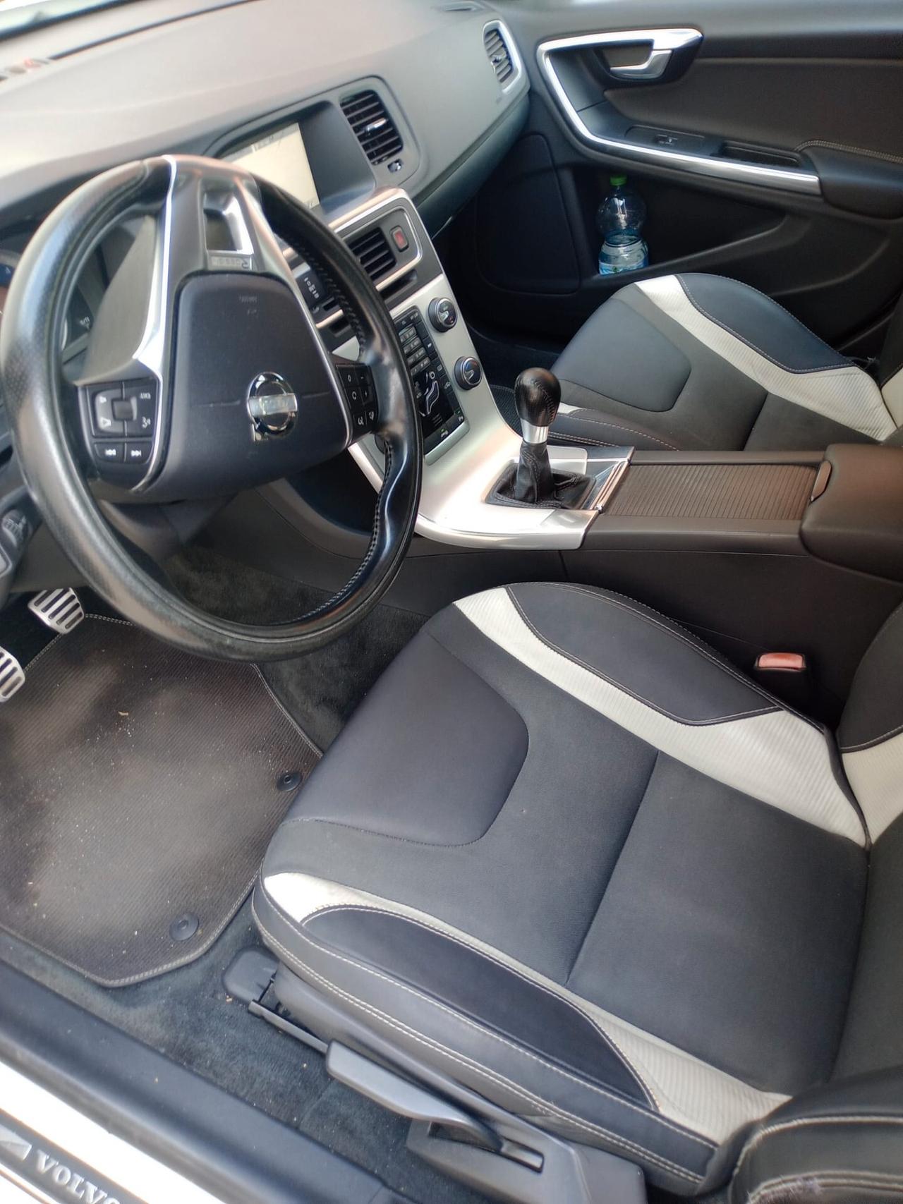 Volvo V60 r-design 1.6 d2 115cv