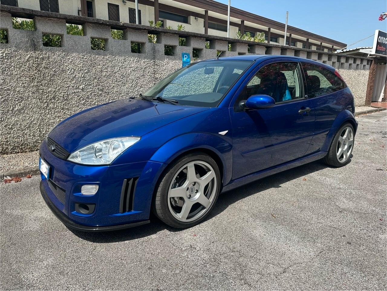 Ford Focus 2.0i 16V cat 3p. RS215