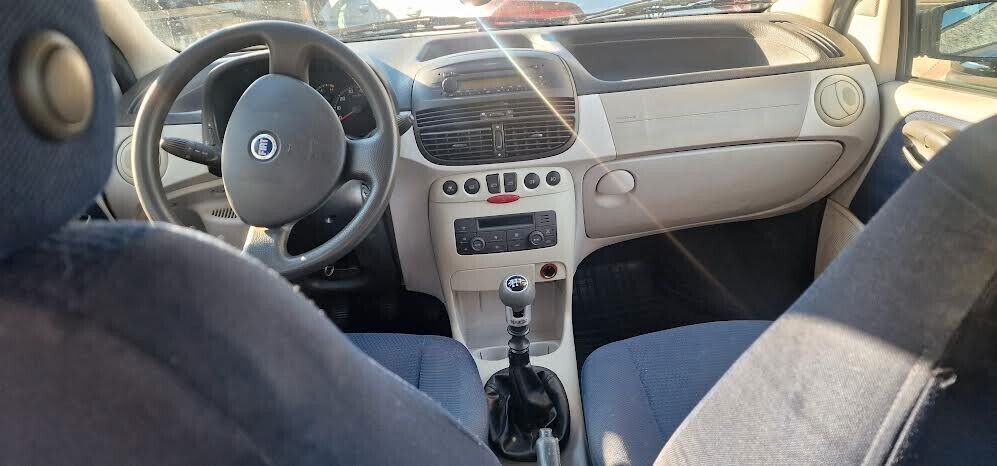 Fiat Punto 2004 photo 5