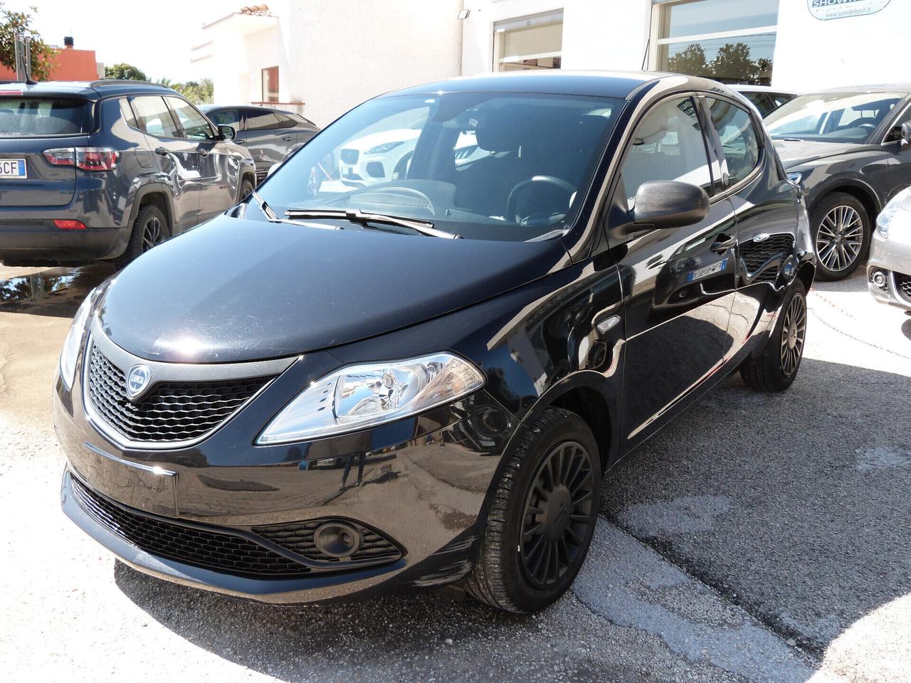 Lancia Ypsilon 1.0 S&S Hybrid Silver