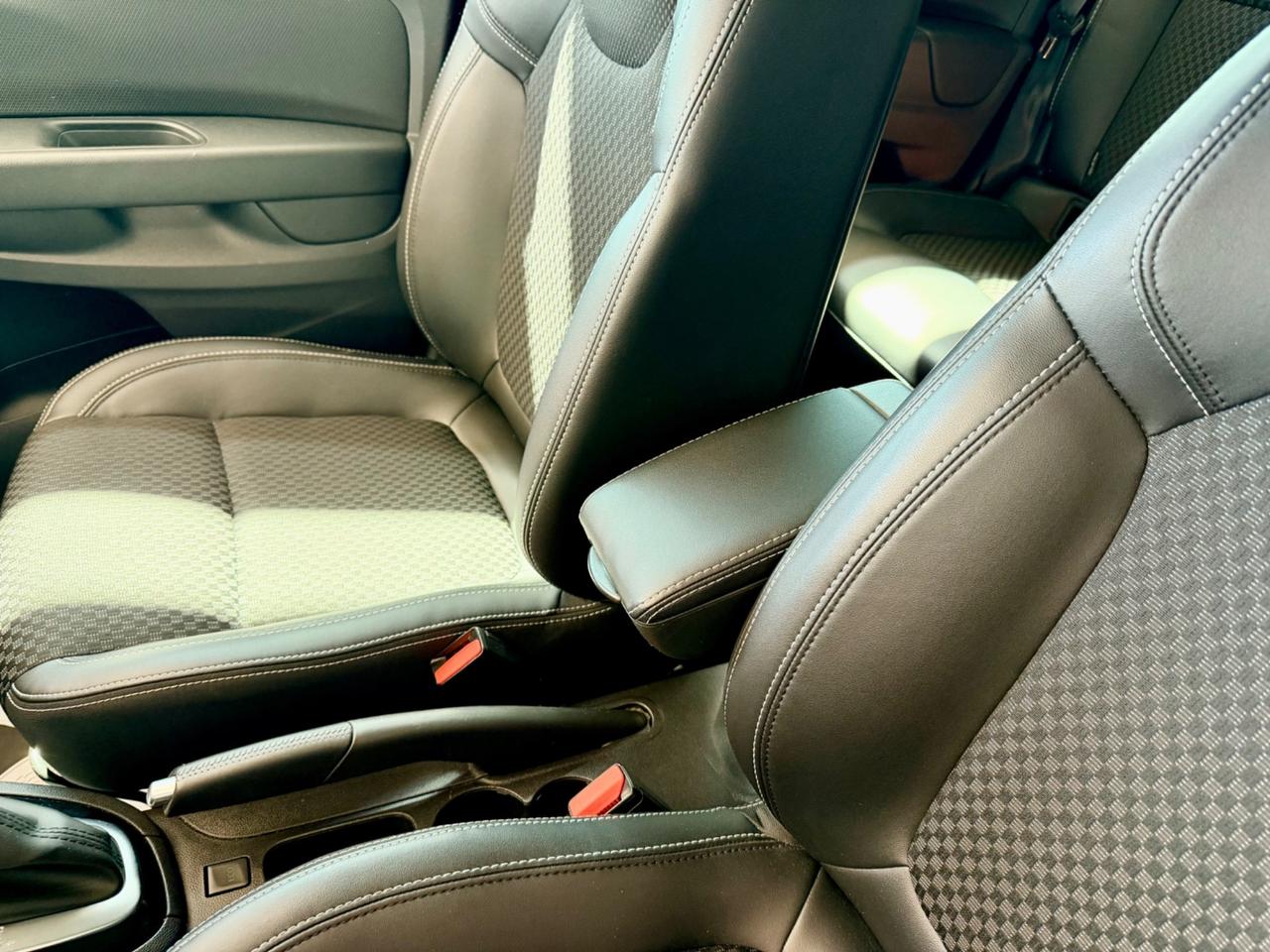 Renault Clio 1.5dCi 90cv Automatico Moschino E6