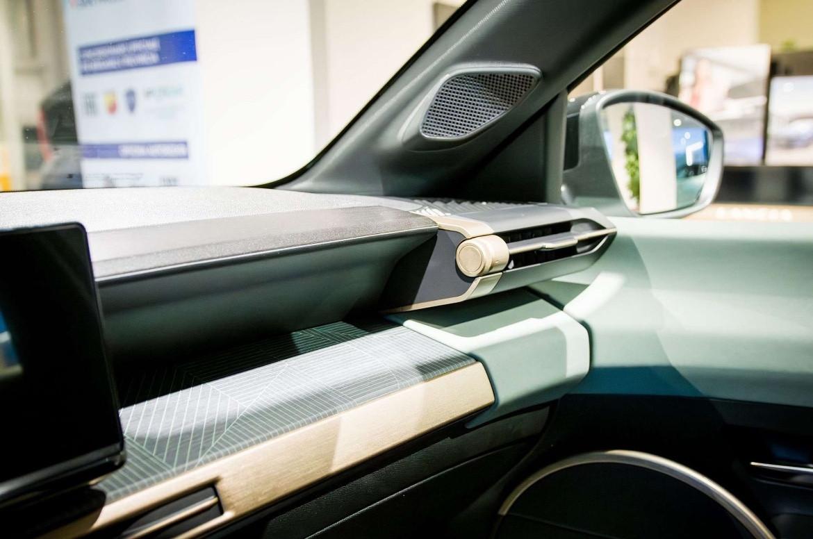 Lancia Ypsilon Hybrid e-DCT AUTO A NOLEGGIO