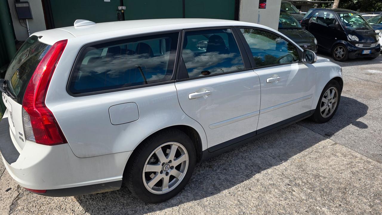 Volvo V50 D3 R-design