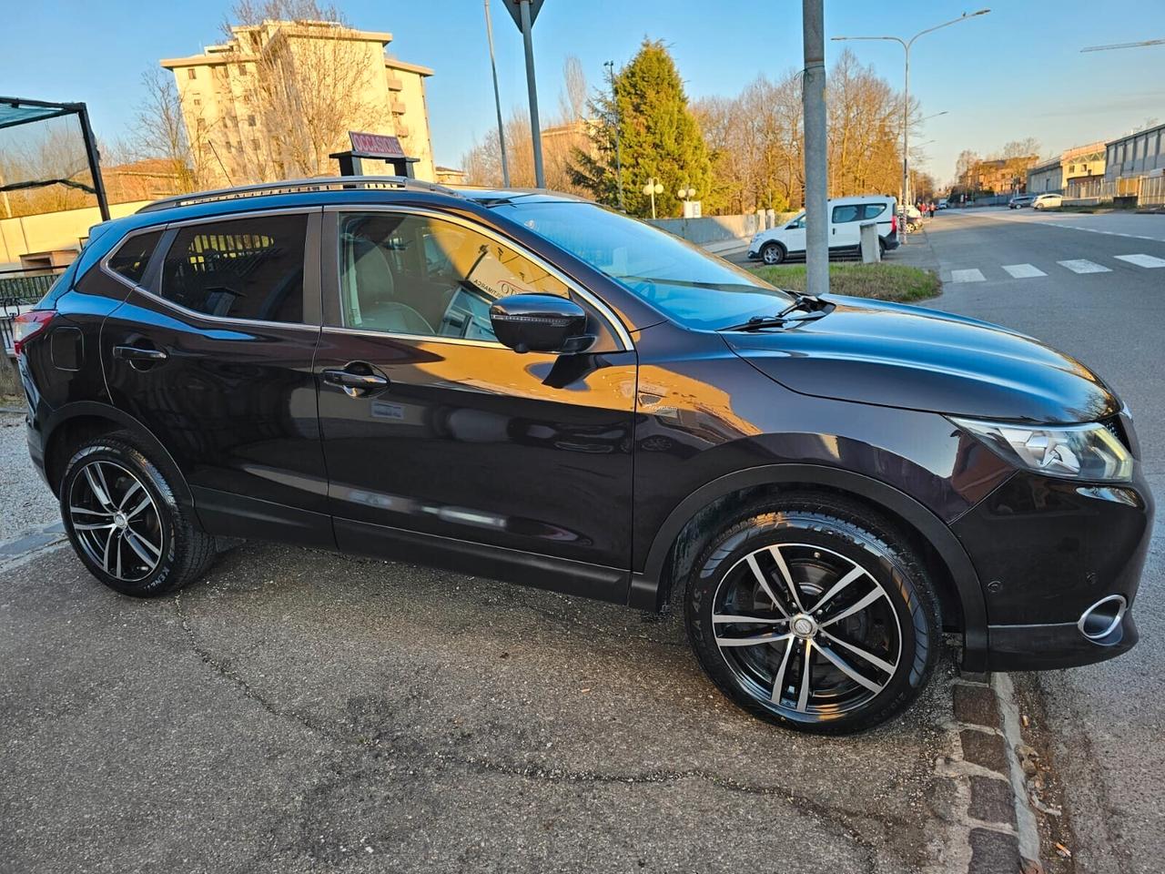 Nissan Qashqai 1.5 dCi 110cv 360°*Pelle*Navi*Tetto*Pdc*Bi-Xeno*18*