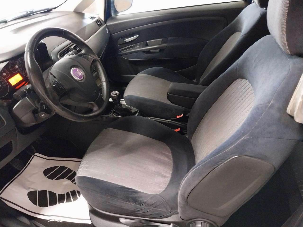 Fiat Grande Punto 1.3 MJT 90 CV 3 porte Emotion - ok neopatentati