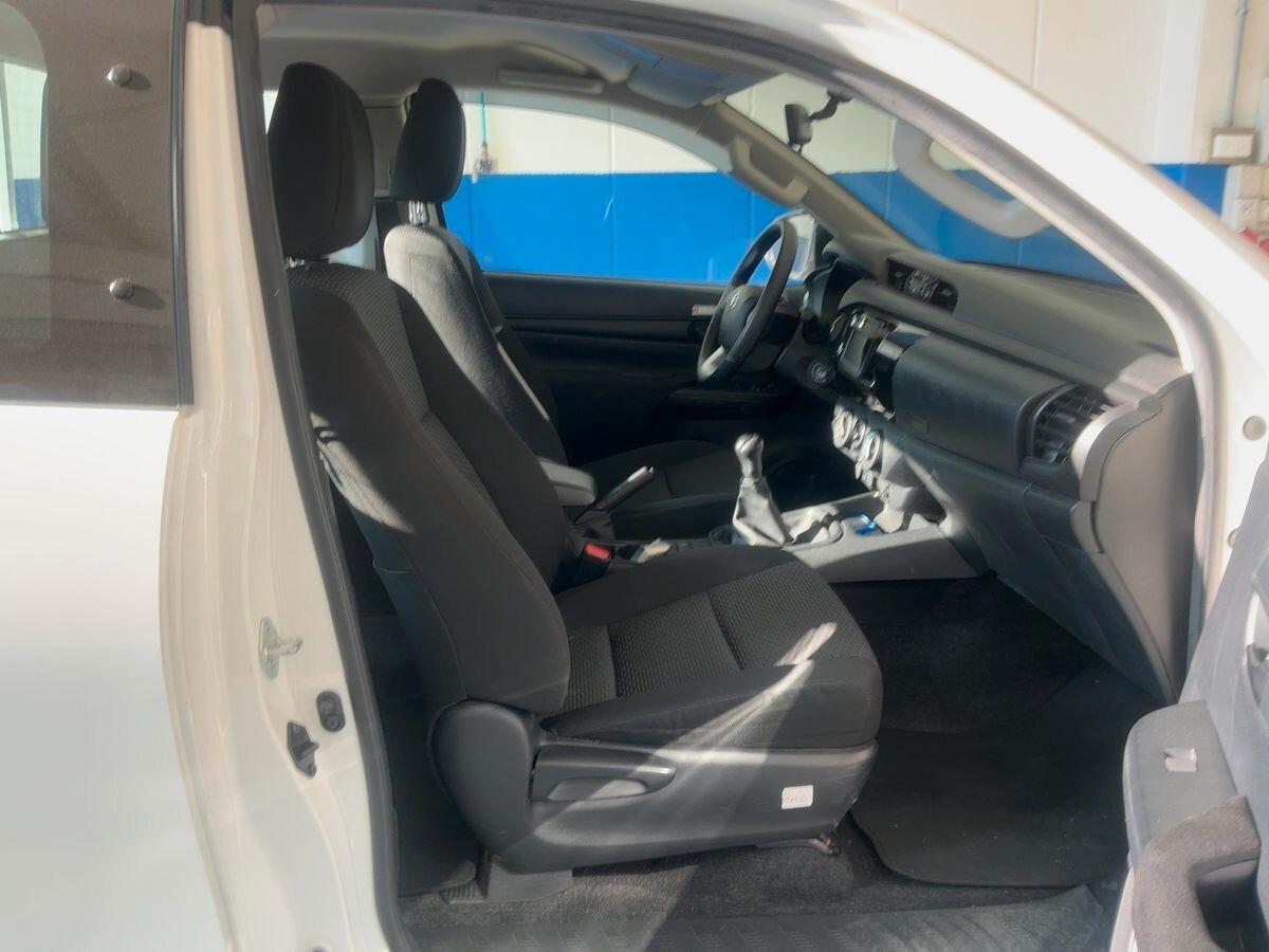Toyota Hilux 2.4 D-4D Extra Cab Comfort 4x4 — 150 CV | 07/2021 | 28.100 km