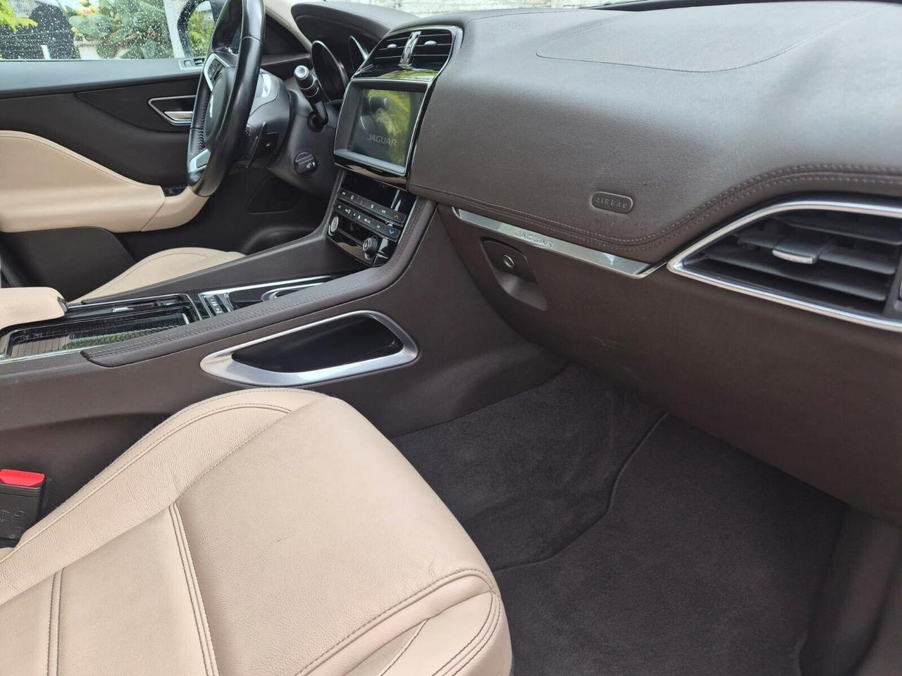 Jaguar F-Pace 2.0 D 180 CV AWD automatica Prestige