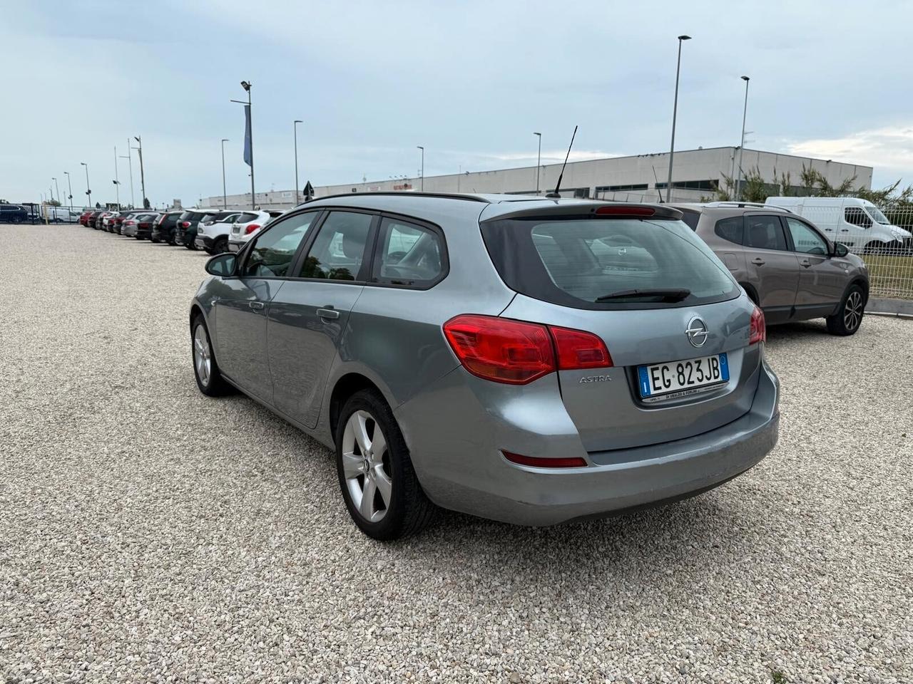 Opel Astra 1.4 100CV Sports Tourer Cosmo