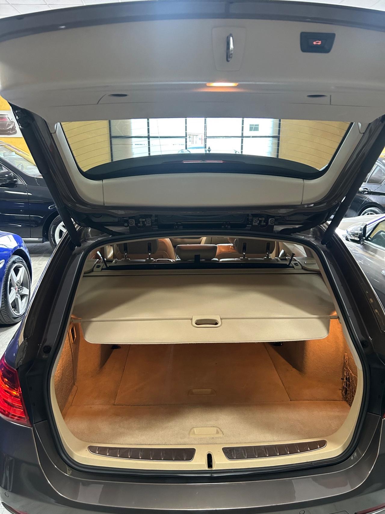 BMW 318d Touring 143 cv “PELLE/NAVI/SENSORI”-2015