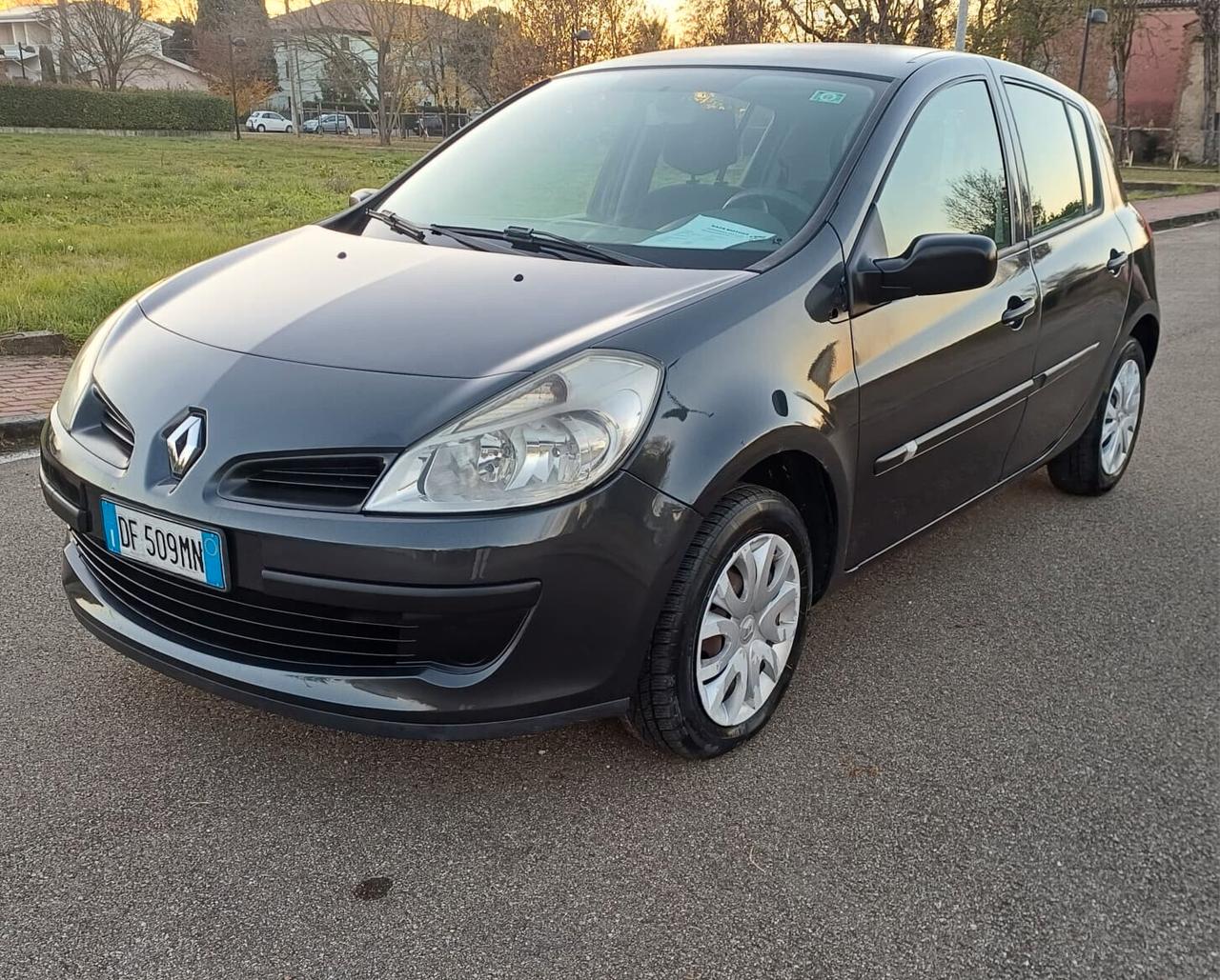 Renault Clio 1.2 16V 5 porte Luxe