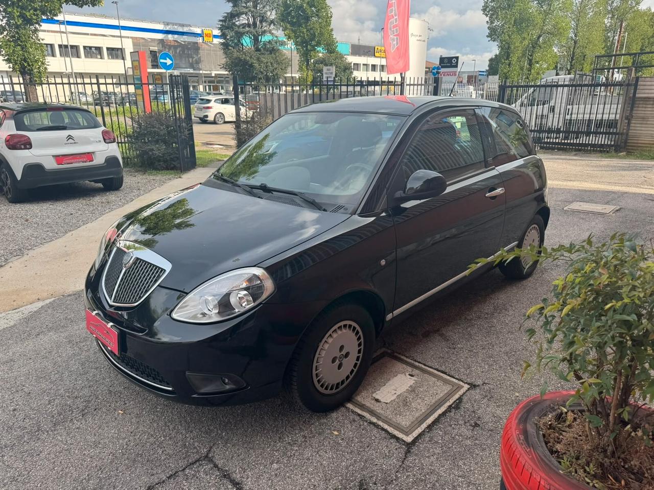 Lancia Ypsilon 1.2 69 CV Unyca