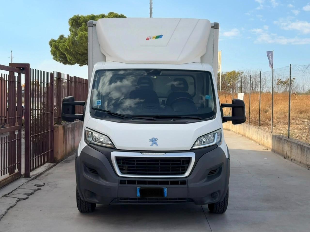 Peugeot Boxer 330 2.0 BlueHDi PC Cabinato
