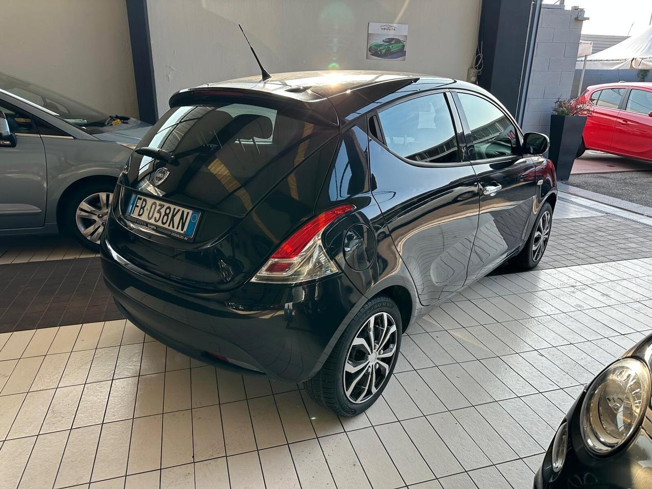 Lancia Ypsilon 1.2 69 CV 5 porte S&S Platinum