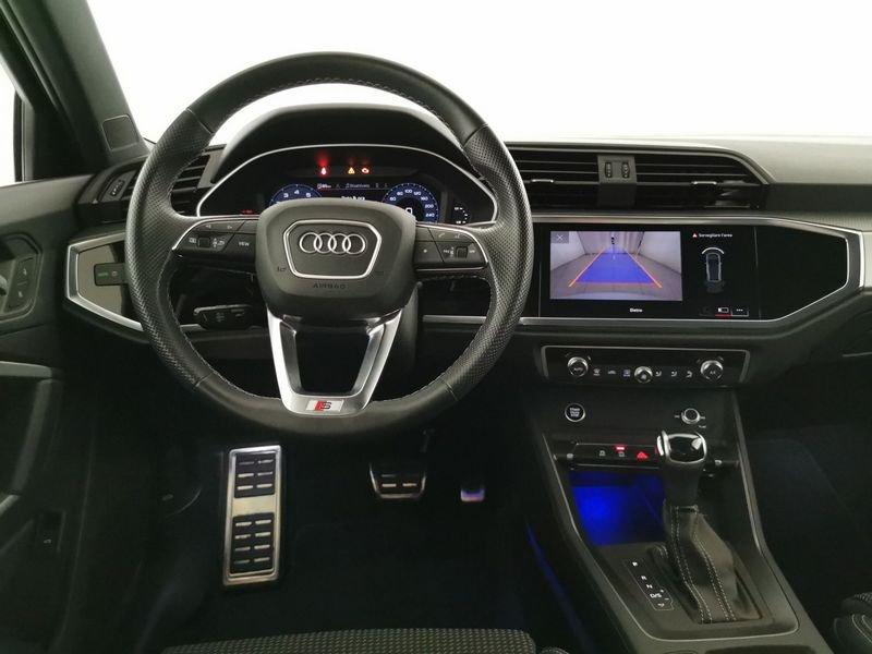Audi Q3 35 1.5 tfsi Identity Black s-tronic