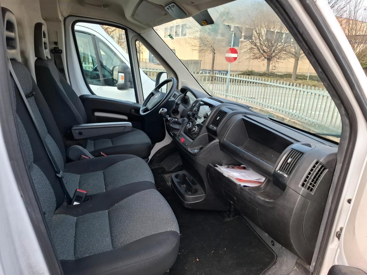 Fiat Ducato allestito con scaffali