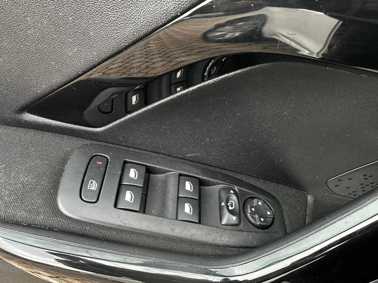 Peugeot 208 PureTech 82 ETG5 S&S 5 porte Allure