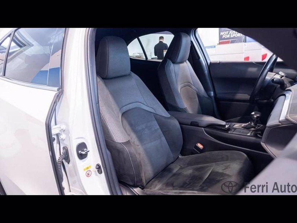 LEXUS Ux 250h 2.0 executive 2wd cvt del 2019