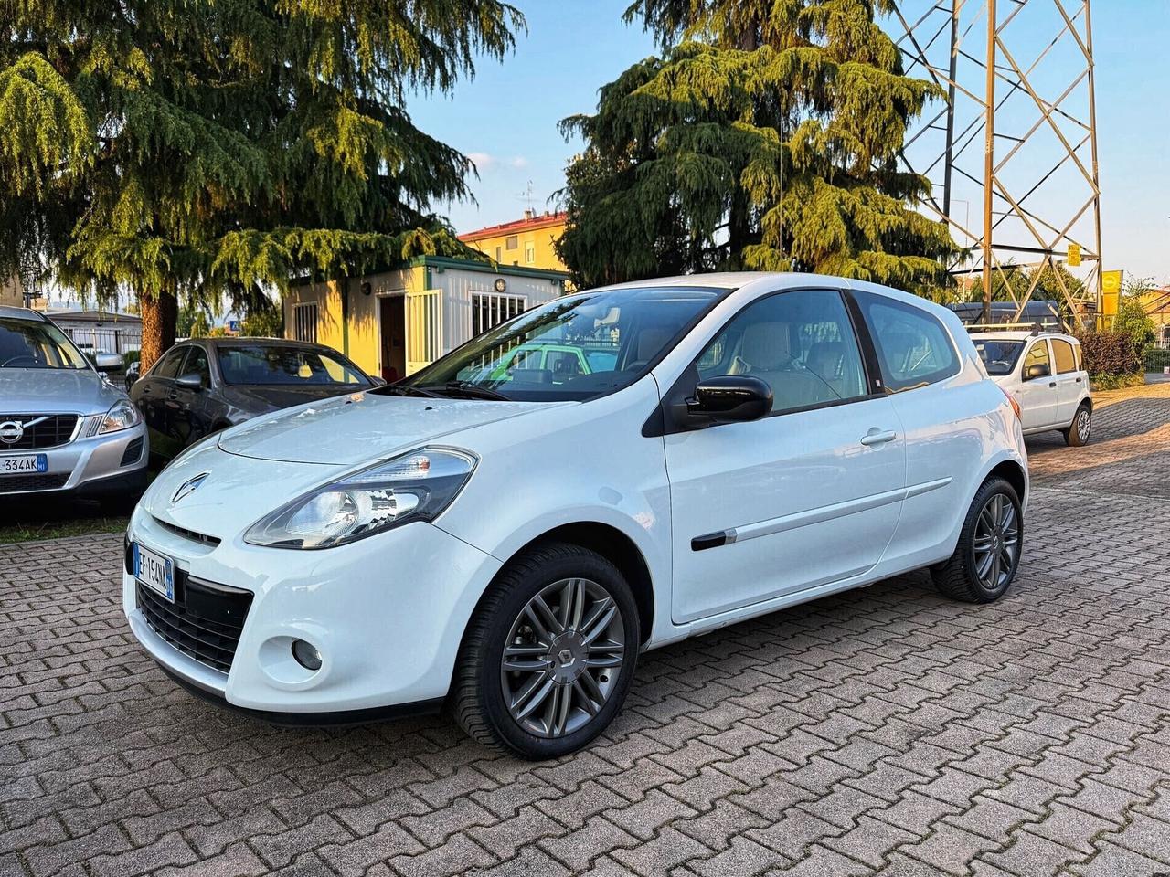 Renault Clio 1.6 16V 3 porte AUTOMATICA OK NEOPATENTATI