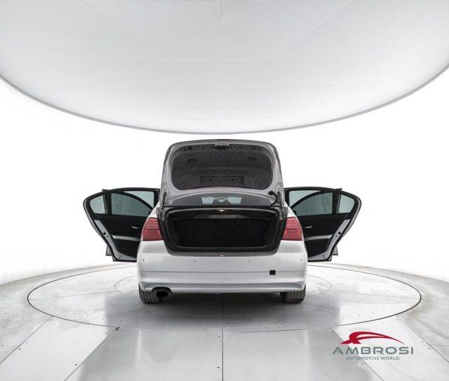 BMW 320 Serie 3 d cat Attiva - PER OPERATORI DEL SETTORE